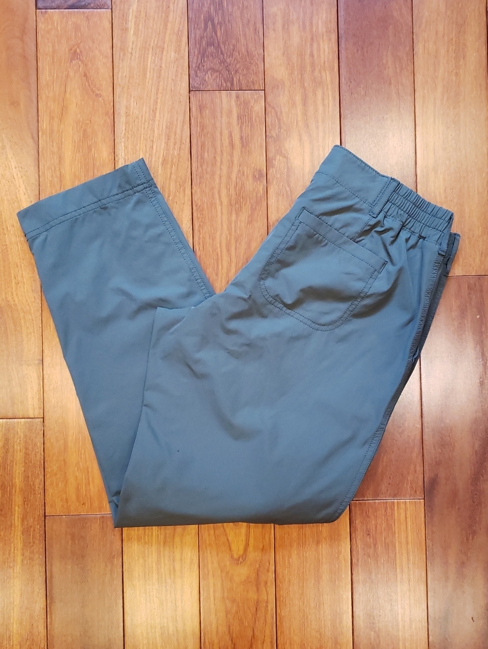 Women's Size 2 Travel Pants. Green, ankle, quick dry